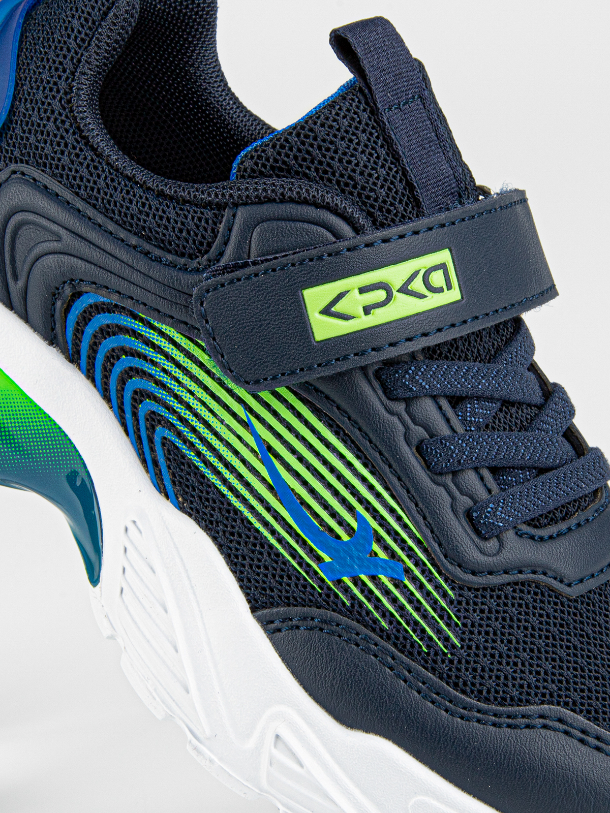 Кроссовки артикул:731148-10-3