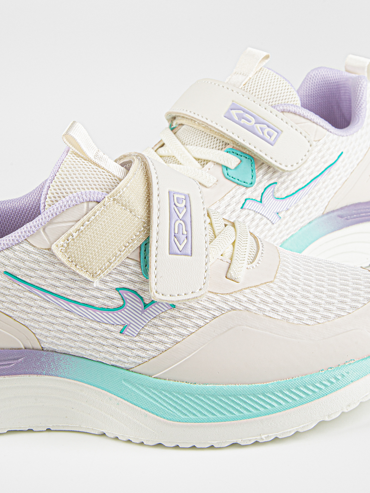 Кроссовки артикул:731142-10-9