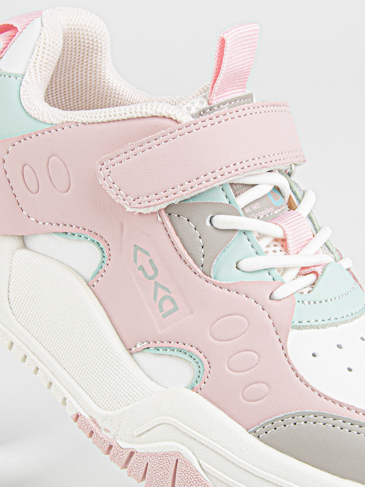 Кроссовки артикул:721147-20-3