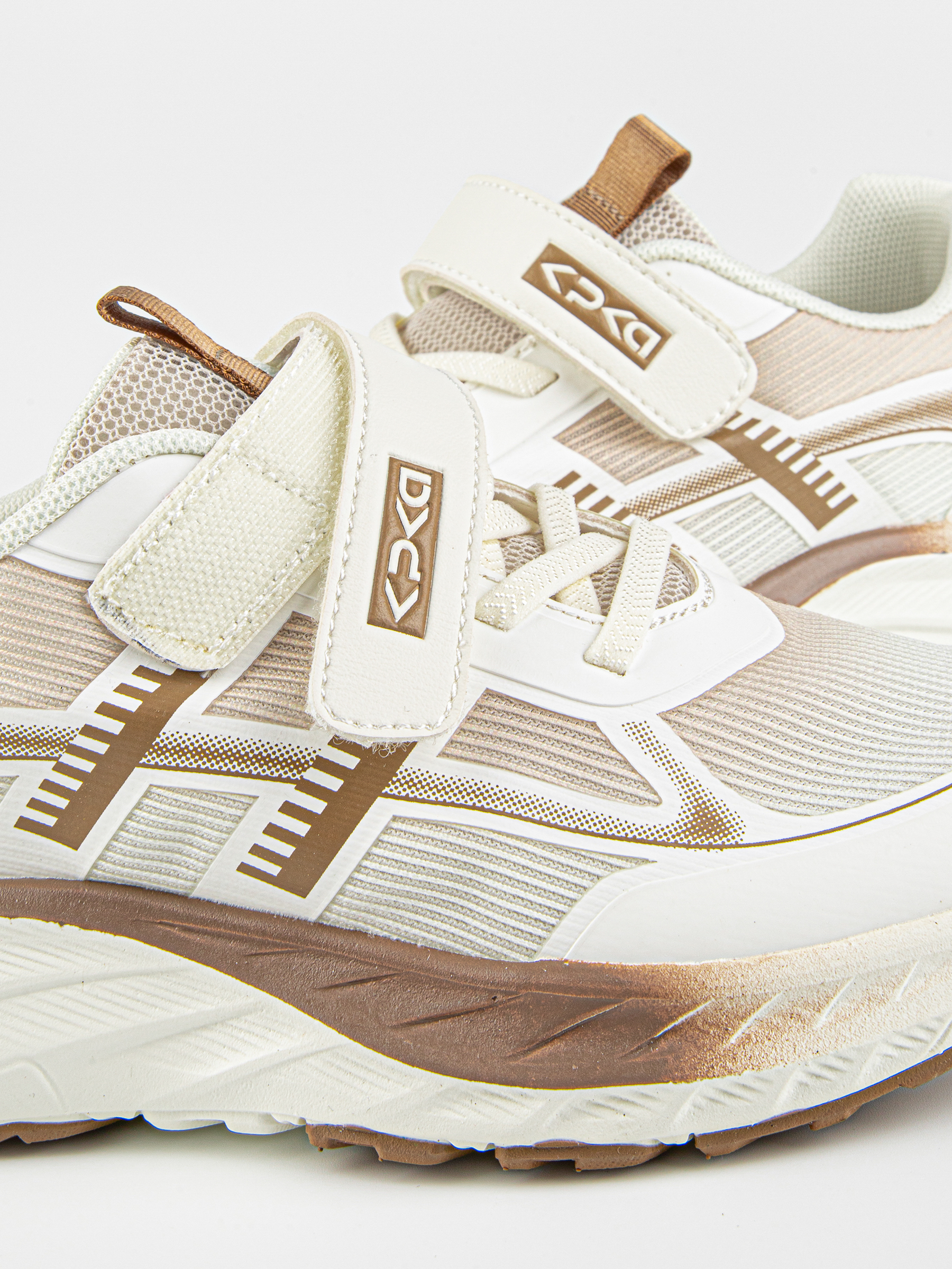 Кроссовки артикул:731250-1-9